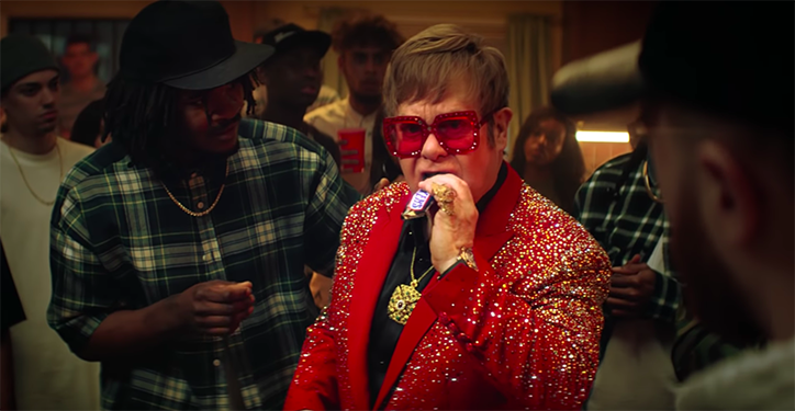elton-john-snickers-amv-bbdo-01.png