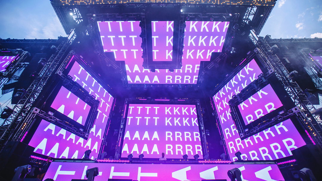 its-nice-that-dia-studio-graphic-design-a-trak-04.jpg