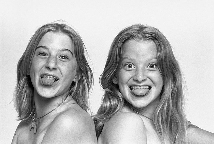 Sisters explores how a family snapshot became one of Commes des