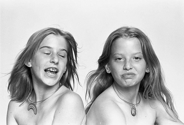 Sisters explores how a family snapshot became one of Commes des