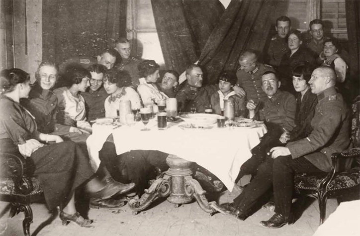 Party-BoneIdle-Pub-14-INT.jpg