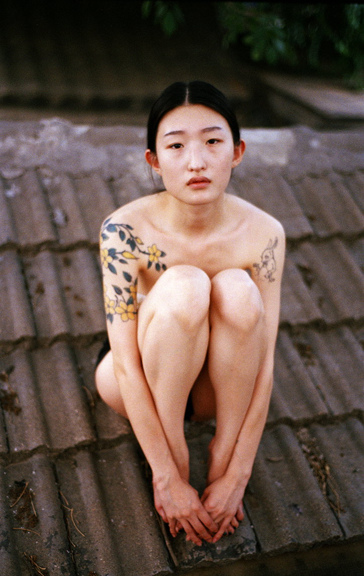 luo-yang-contemporary-chinese-girls-work-photography-itsnicethat-02.jpg