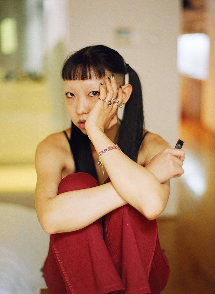 luo-yang-contemporary-chinese-girls-work-photography-itsnicethat-13.jpg
