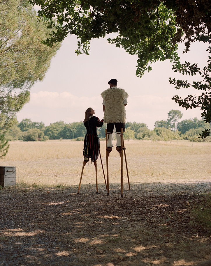AnnaSullivan-HillandAubrey-StiltWalkers-ZeitMagazine-Photography-01.jpg