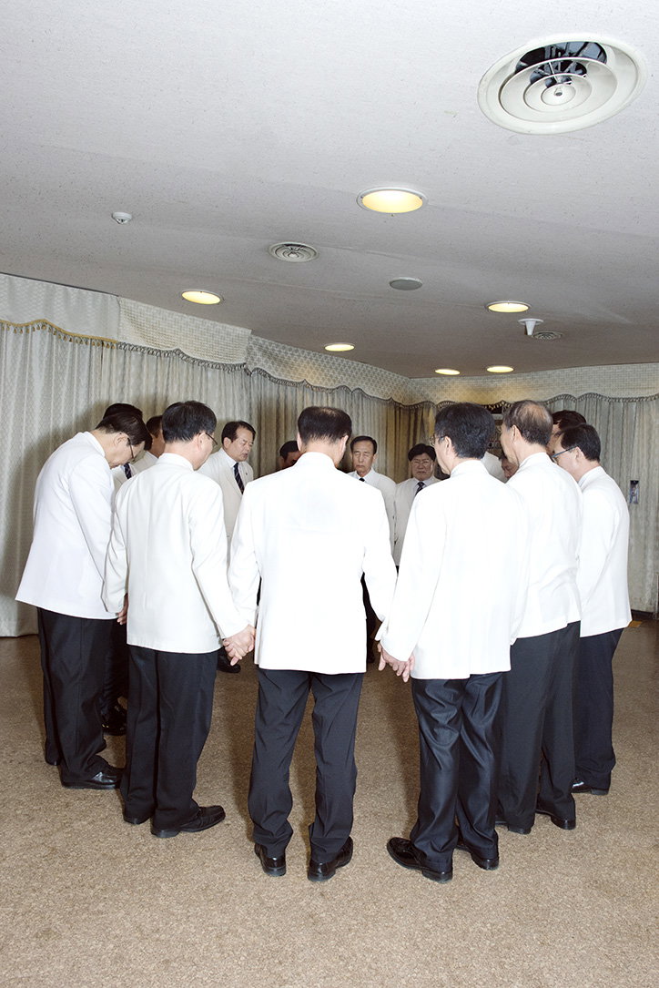 mary-perez-full-gospel-work-photography-itsnicethat-03.jpg