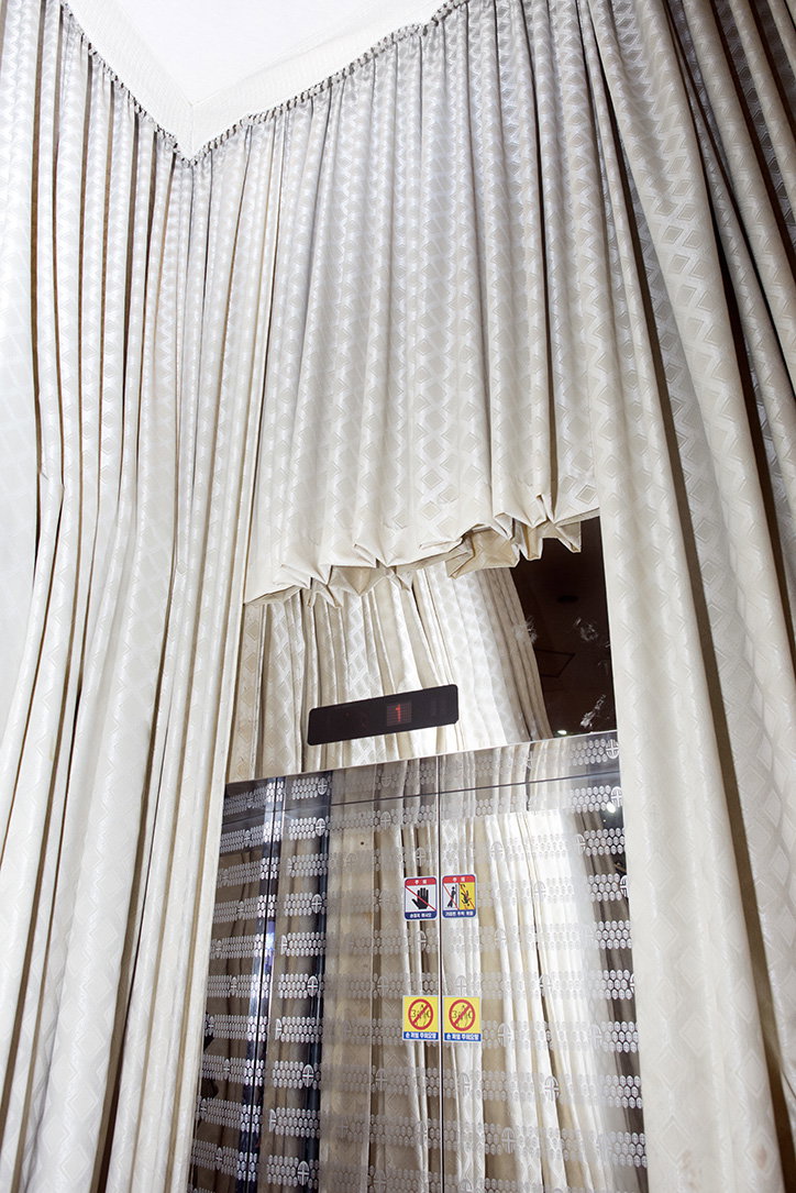 mary-perez-full-gospel-work-photography-itsnicethat-08.jpg