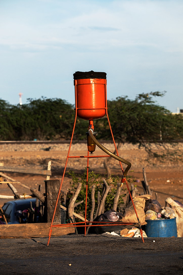 jose-castrellon-pimpineros-photography-itsnicethat-10.jpg