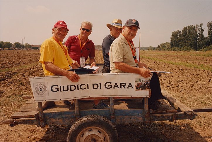 poalo-zerbini-tractor-pullling-work-photography-itsnicethat-02.jpg
