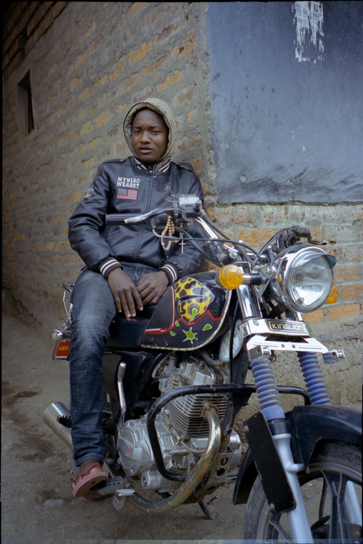 lucy-pullicino-the-bikers-of-esso-road-work-photography-itsnicethat-09.jpg