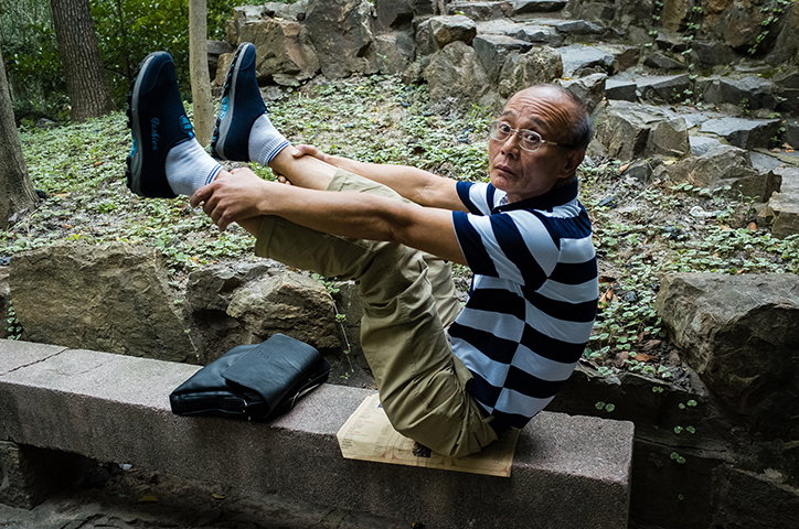 RyanHarding-OldPeopleInParks-Photography-itsnicethat-10.jpg
