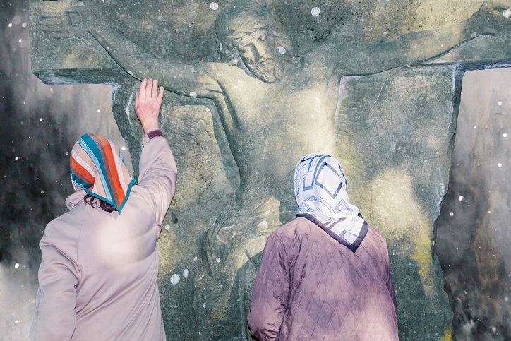 Elena_Subach_Grandmothers_on_the_Edge-of-heaven-photography-itsnicethat-14.jpg