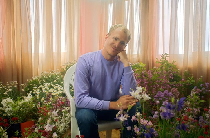 Max Siedentopf plays Sigrid in new music video he's directed for... Sigrid