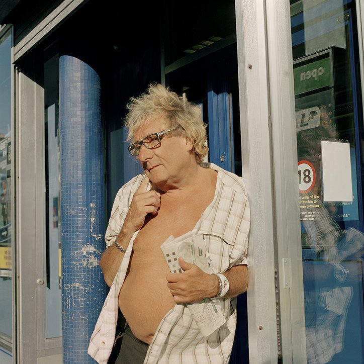 chris-hoare-i'll-be-here-with-a-smile-photography-itsnicethat-3.jpg
