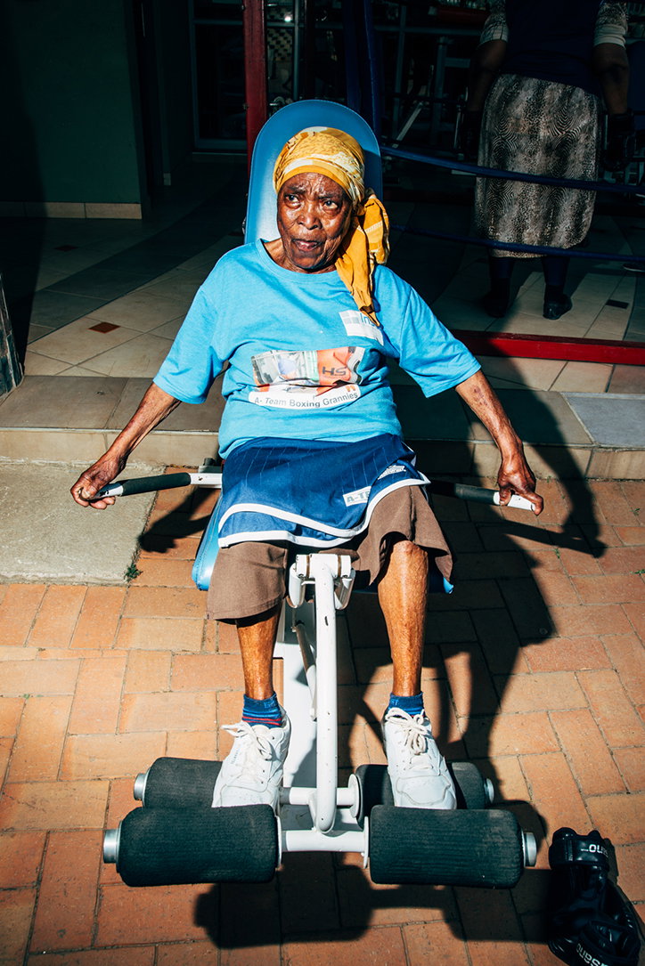nikita-teryoshin-grannies-strike-back-photography-itsnicethat-9.jpg