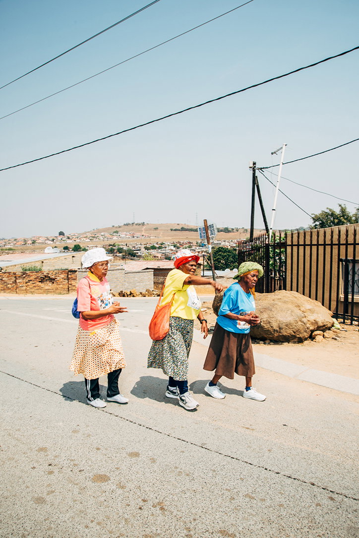 nikita-teryoshin-grannies-strike-back-photography-itsnicethat-11.jpg
