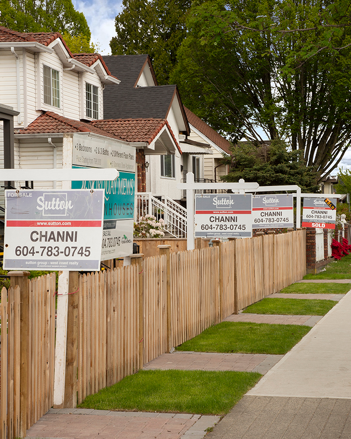 houses-for-sale-kyle-berger-if-there-was-money-on-the-ground-someone-would-have-already-found-it-photography-itsnicethat.png