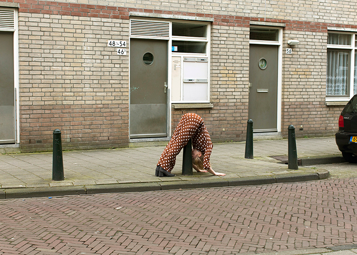 Melissa-Schriek-A-Study-of-Uncomfortable-Positions-photography-itsnicethat-05.png