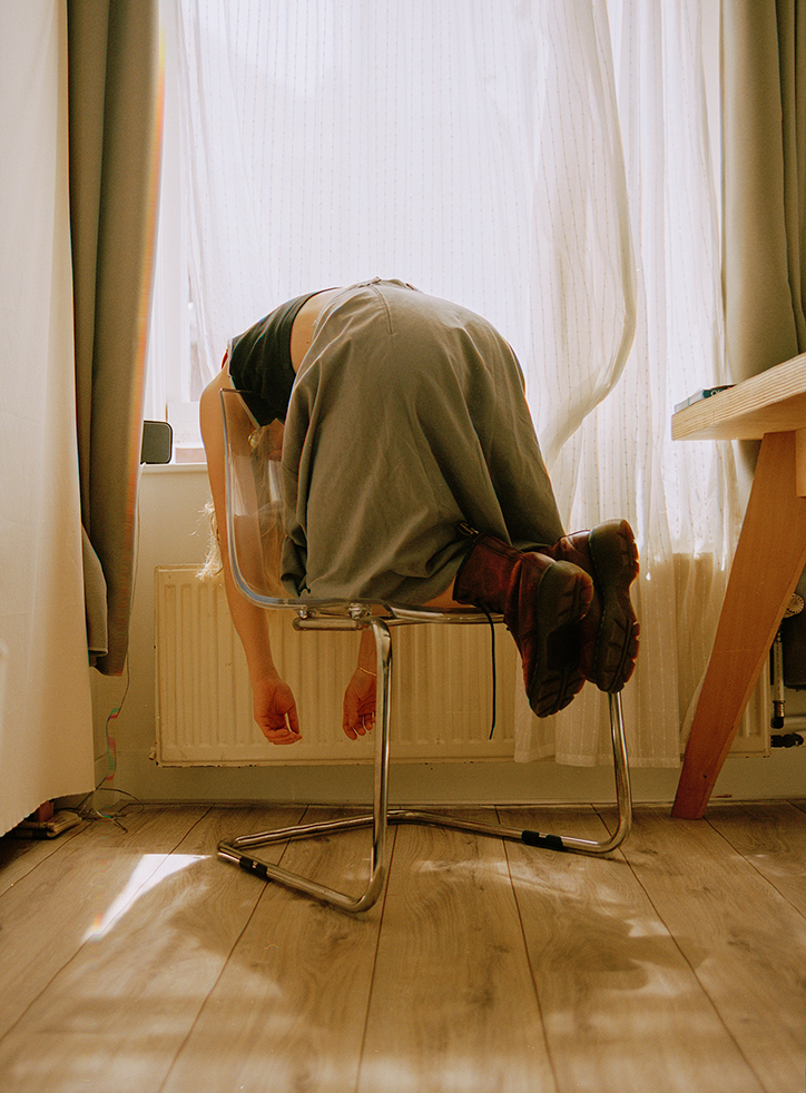 Melissa-Schriek-A-Study-of-Uncomfortable-Positions-photography-itsnicethat-02.png
