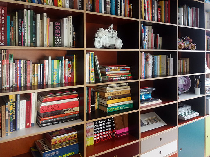 viktor-hachmang-bookshelf-work-regulars-itsnicethat-06.jpg