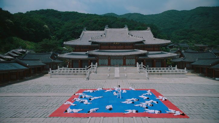 jonas_lindstroem_peggy_gou_music_video_film_itsnicethat3.jpg