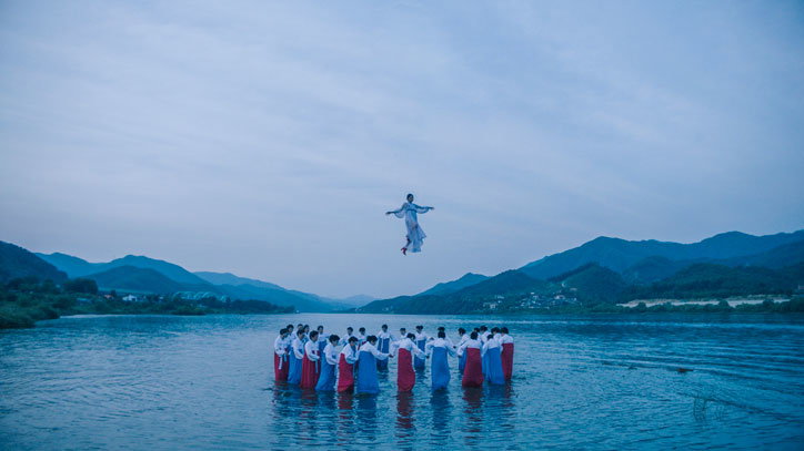 jonas_lindstroem_peggy_gou_music_video_film_itsnicethat4.jpg