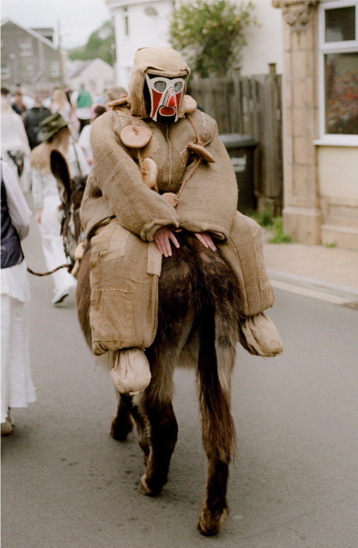 harry-ecroyd-the-hunting-of-the-earl-of-rone-photography-itsnicethat-08.jpg