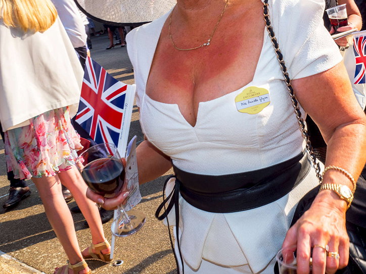 peter-dench-the-english-summer-season-work-photography-itsnicethat-02.jpg