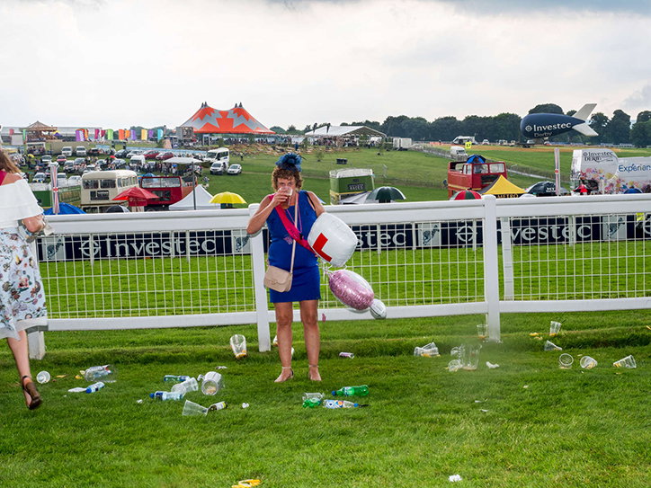 peter-dench-the-english-summer-season-work-photography-itsnicethat-07.jpg