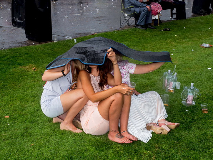peter-dench-the-english-summer-season-work-photography-itsnicethat-09.jpg