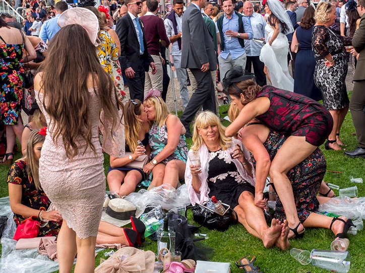 peter-dench-the-english-summer-season-work-photography-itsnicethat-11.jpg