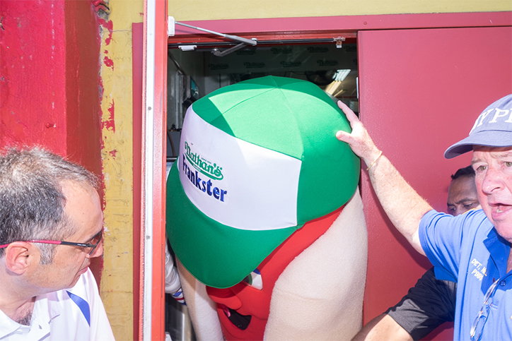 adam-powell-hot-dog-contest-itsnicethat-03.jpg