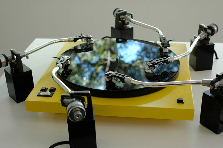 yuri_suzuki_PreparedTurntable-04-ImageCredit_Toru-Nagahama©sound_design_exhibition_itsnicethat.jpg