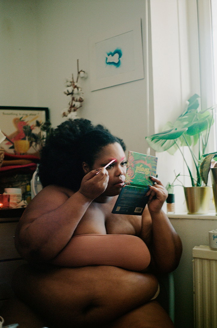 yolanda-liou-thank-you-for-playing-with-me-work-photography-itsnicethat-10.jpg