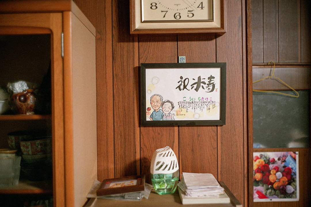 kentaro-takahashi-tomatoes-a-bird-takeko-and-koichi-features-photography-itsnicethat-06.jpg