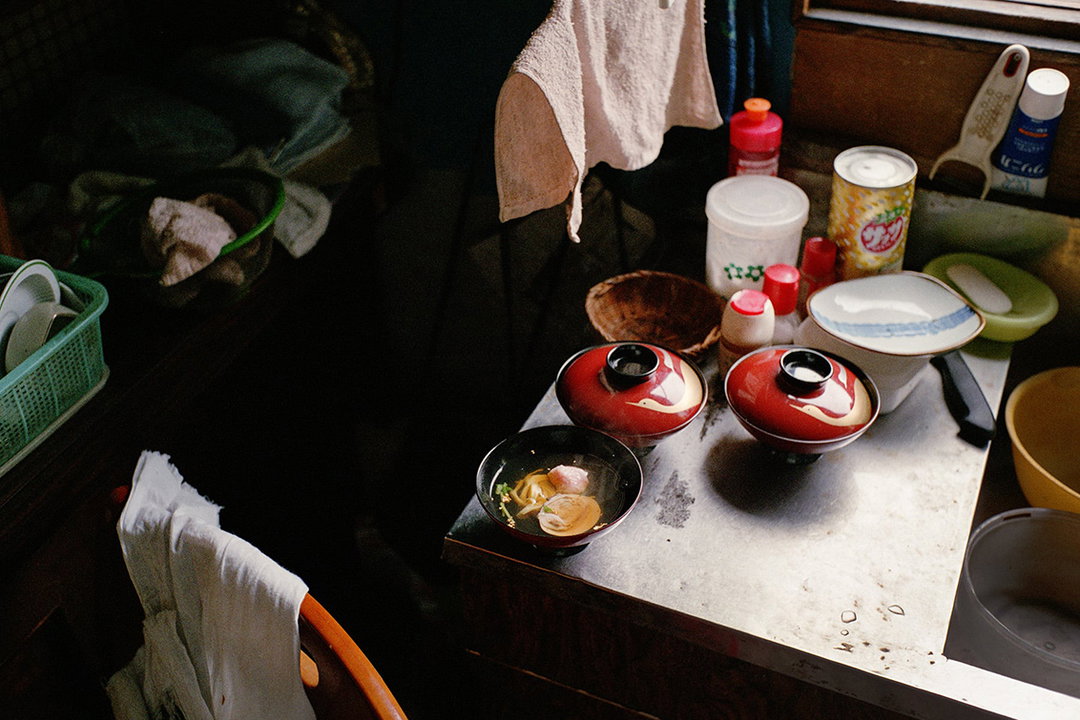 kentaro-takahashi-tomatoes-a-bird-takeko-and-koichi-features-photography-itsnicethat-08.jpg