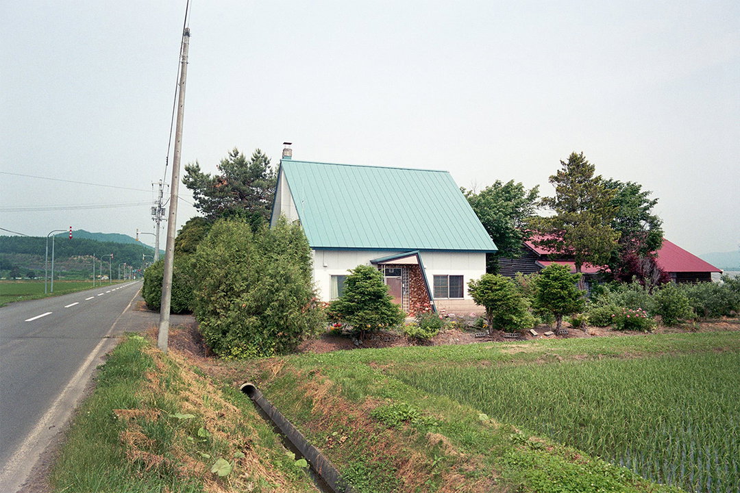 kentaro-takahashi-tomatoes-a-bird-takeko-and-koichi-features-photography-itsnicethat-13.jpg