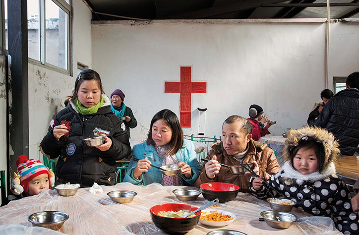 liz-hingley-sacred-shanghai-photography-itsnicethat-04.jpg