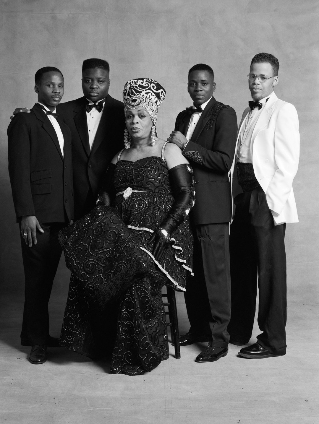 76-2562-image 9_center AVIS, left to right VICTOR,  KIM (F),REECE and KIM (M), _HOUSE OF PENDAVIS_STUDIO W. 30TH STREET DECEMBER 1991.jpg