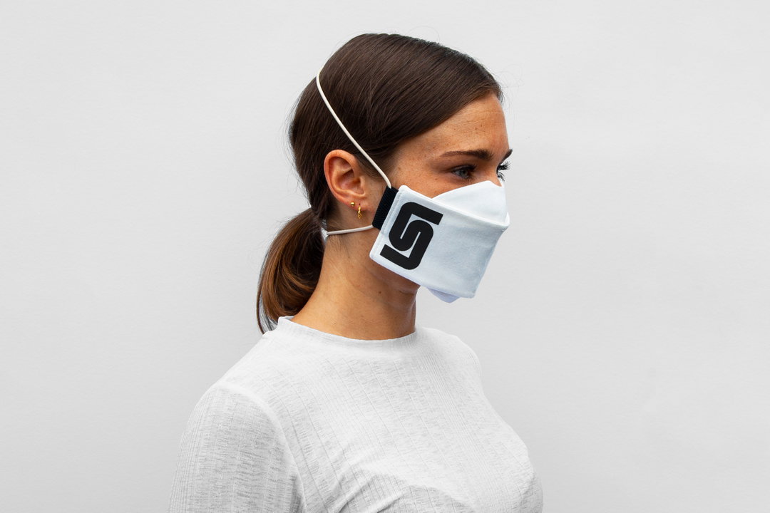 8. Rosdar_Facemask_S _With Korinna van Balkom.jpg