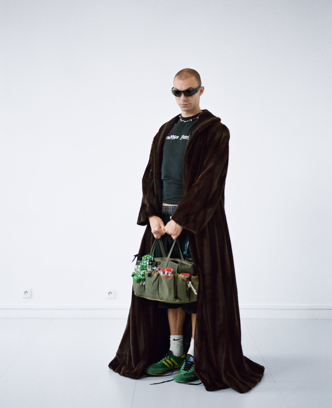 assistants-virginie-benarroch-lola-raban-photography-project-itsnicethat-03
