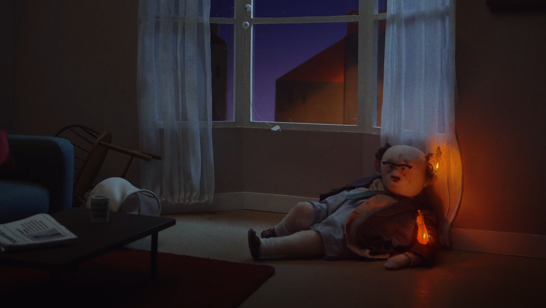 Anna_Apple_still_04.png