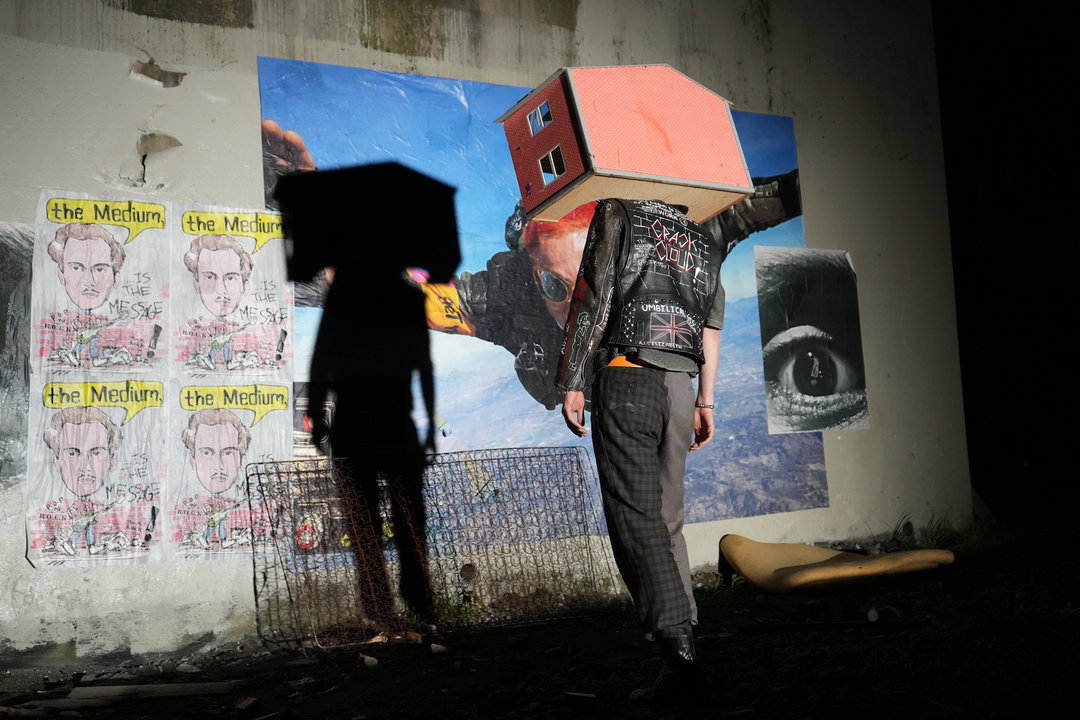 crack-cloud-spotlight-gd-music-itsnicethat13