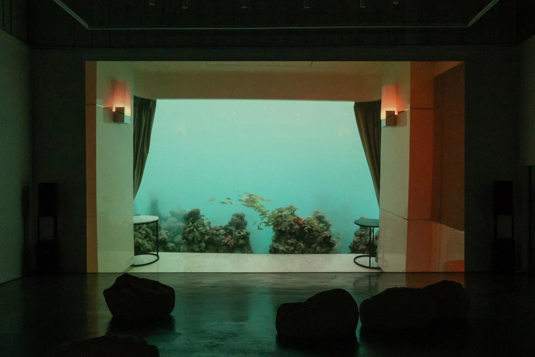 Dive-in â Still de The World Part I_ Mirage (2019) de Michela de Mattei.jpg