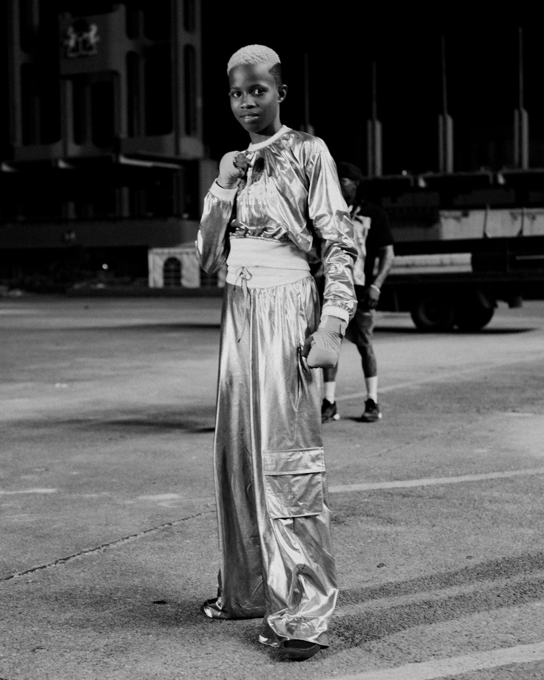 Ollie Babajide Tikare holds onto “little fragments of life” in his photobook Èkó
