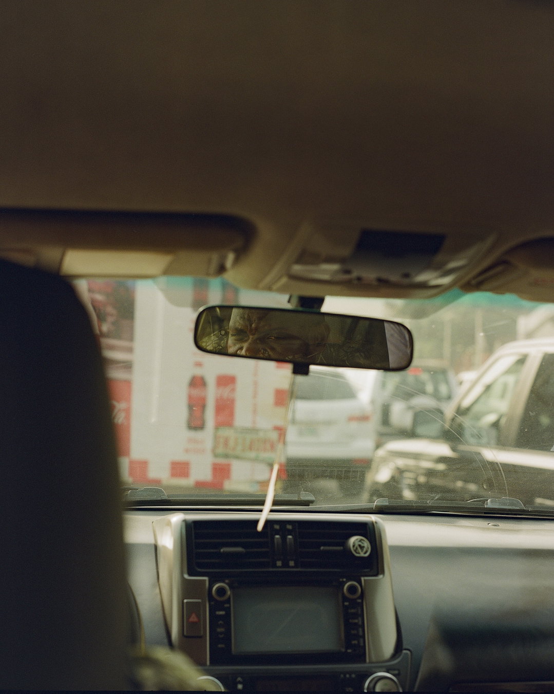 Ollie-Babajide-Tikare-Èkó-itsnicethat-04