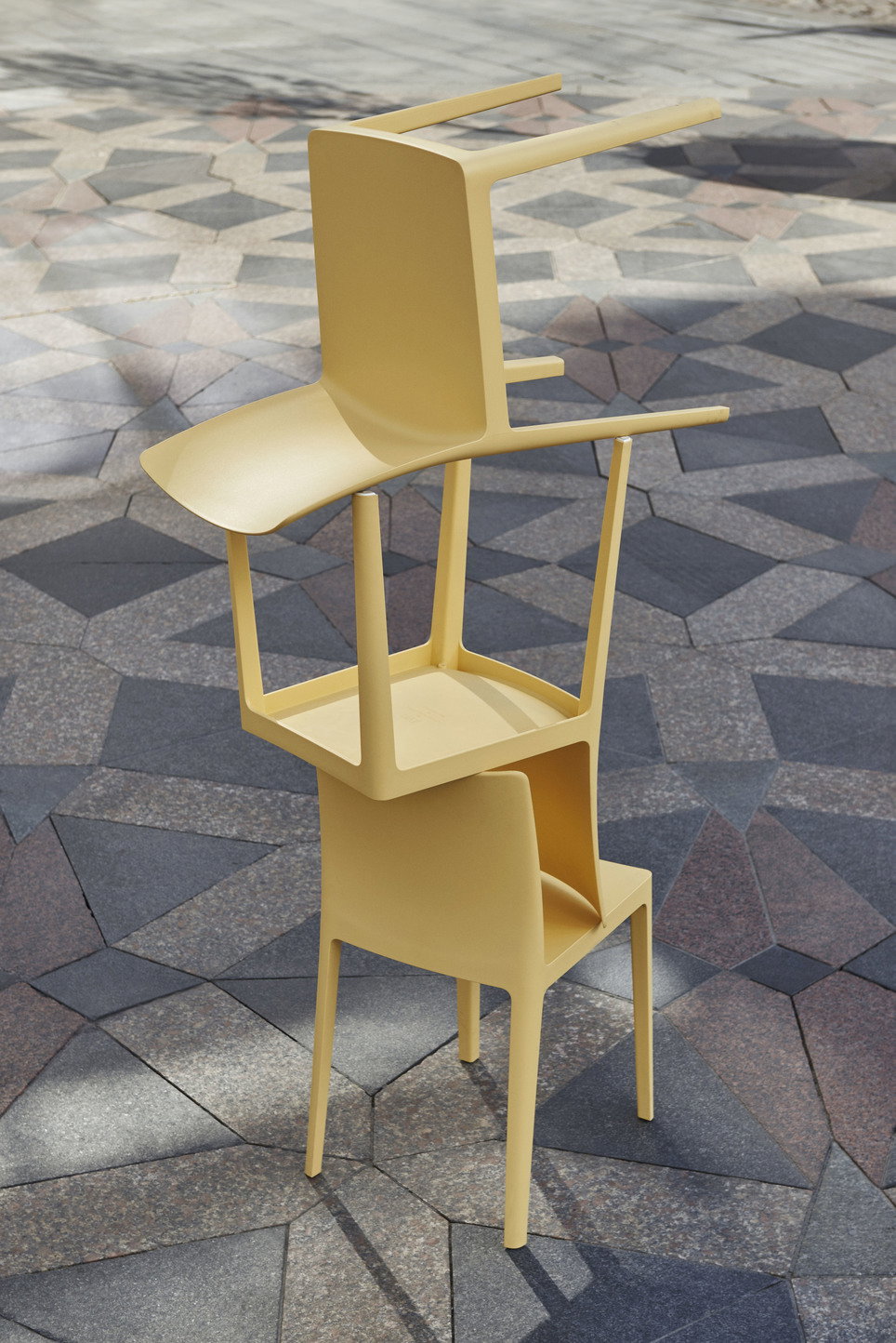 Elementaire_Chair_light_yellow_03.jpg
