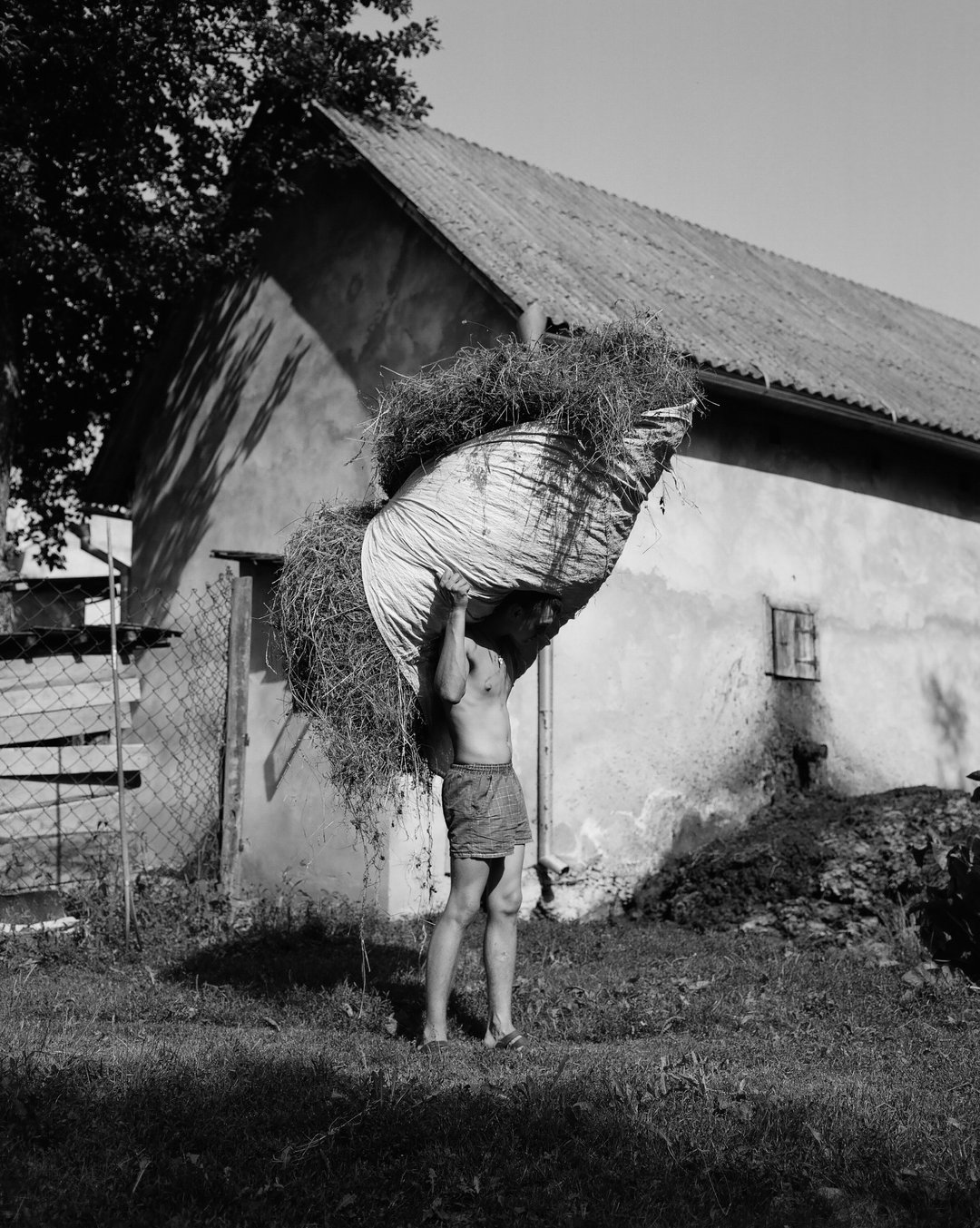 ElenaHeatherwick-PostcardsfromUkraine-Photography-itsnicethat-03.jpg