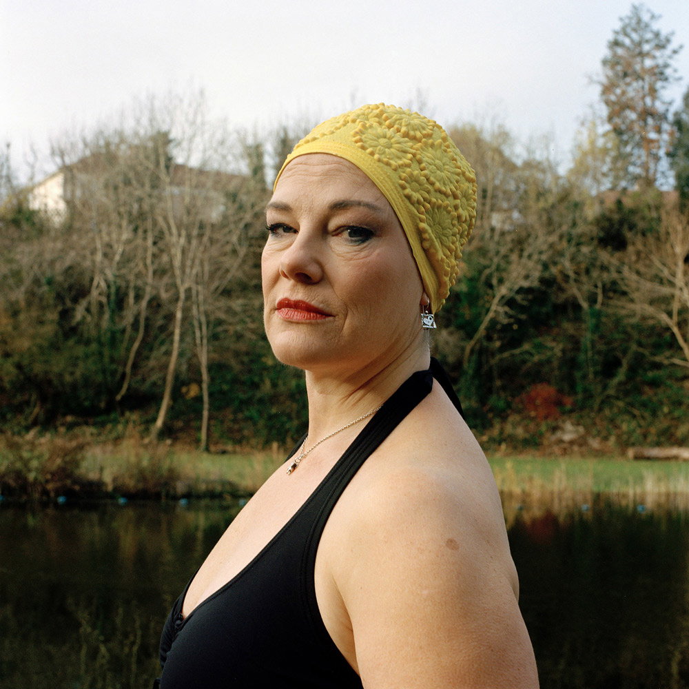 EvaWatkins-Sian-SynchronisedSwimming-Photography-itsnicethat.jpg