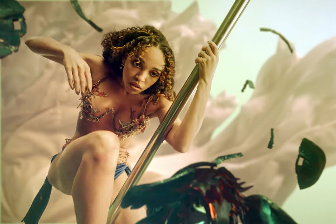 ThreeMinutes-FkaTwigs-ObjectandAnimal-Film-itsnicethat.jpg
