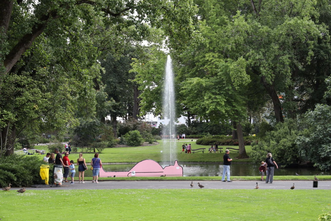 Filili Viridi, le Jardin des plantes, Le Voyage à Nantes 2020, Installation de L'Arroseur © Ville de Nantes _ Jean-Félix Fayollesillustration sculpture itsnicethat.JPG